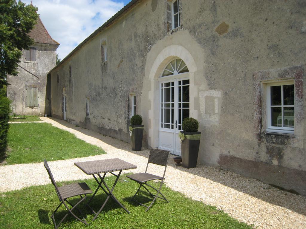 Chateau De Puyrigaud Bed & Breakfast Leoville Exterior photo