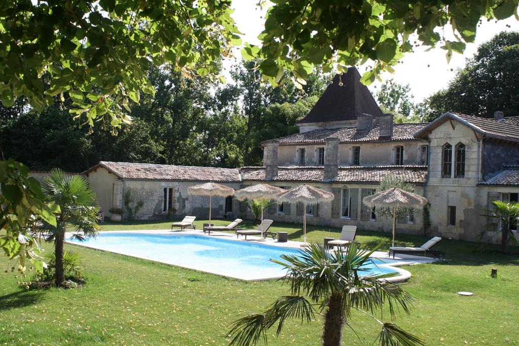 Chateau De Puyrigaud Bed & Breakfast Leoville Exterior photo