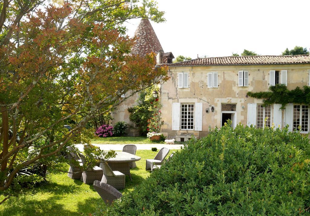 Chateau De Puyrigaud Bed & Breakfast Leoville Exterior photo