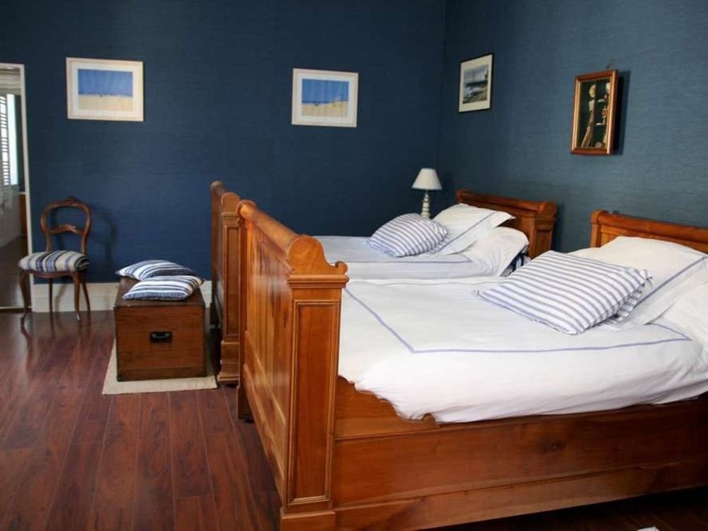 Chateau De Puyrigaud Bed & Breakfast Leoville Exterior photo