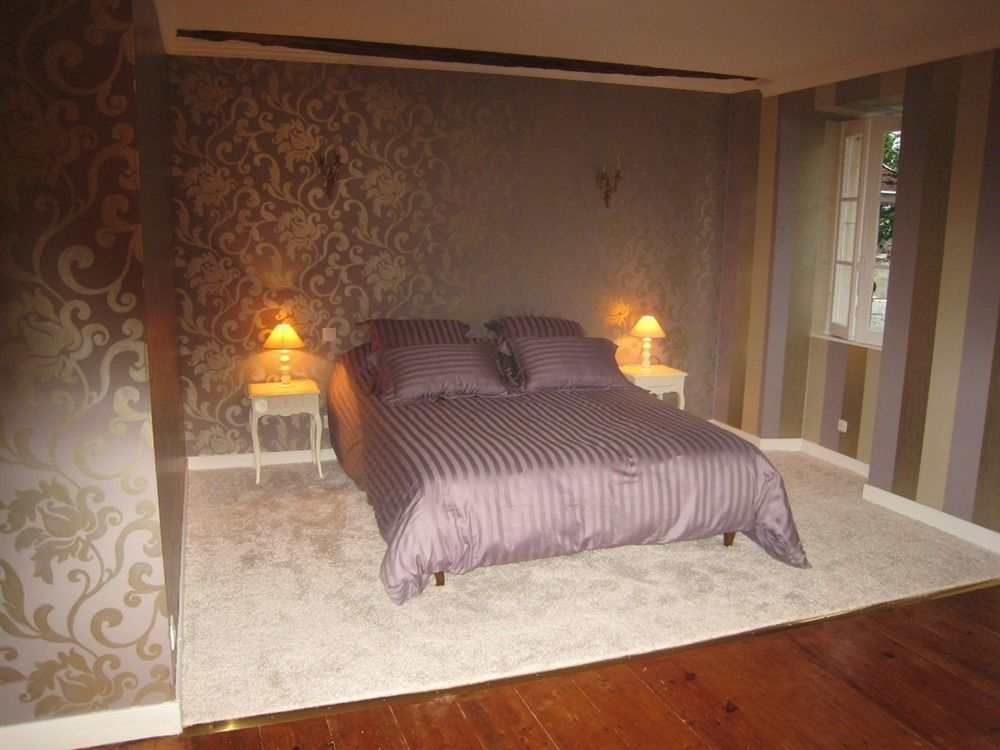 Chateau De Puyrigaud Bed & Breakfast Leoville Exterior photo