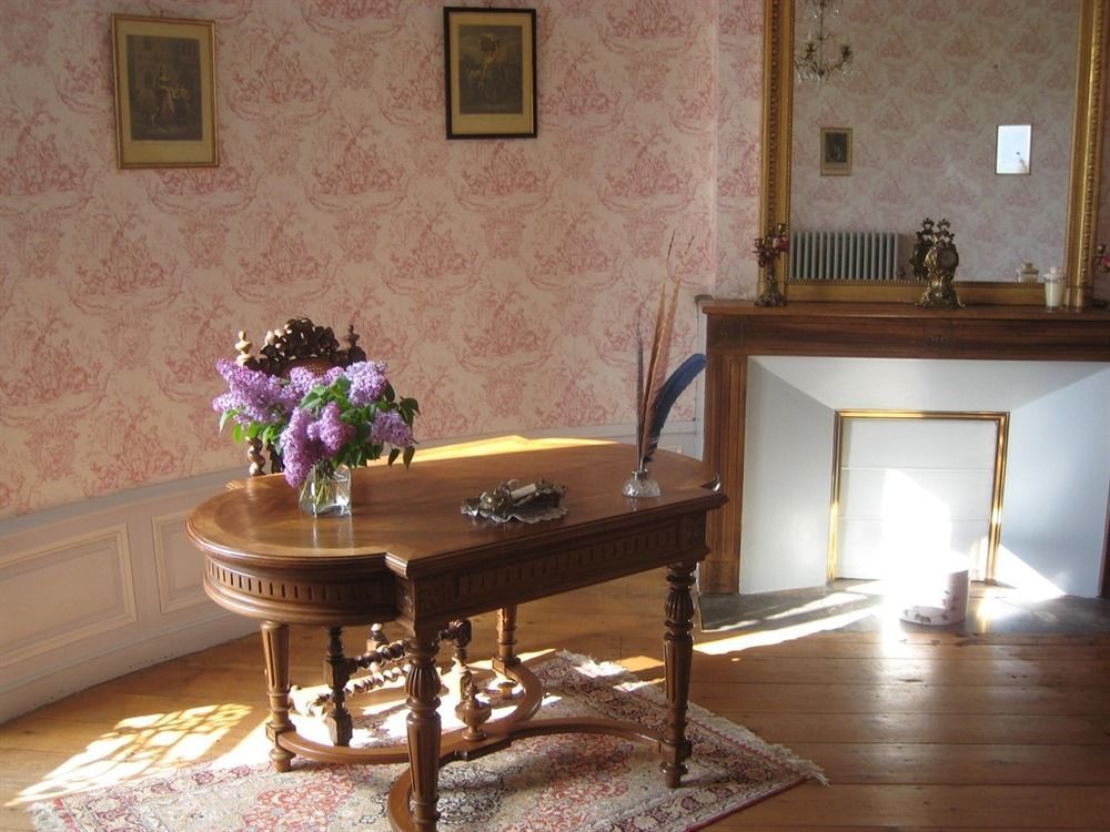 Chateau De Puyrigaud Bed & Breakfast Leoville Exterior photo