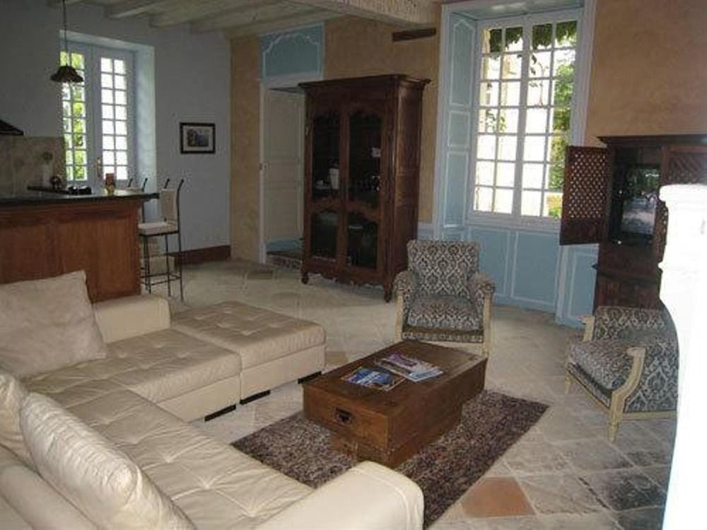 Chateau De Puyrigaud Bed & Breakfast Leoville Exterior photo